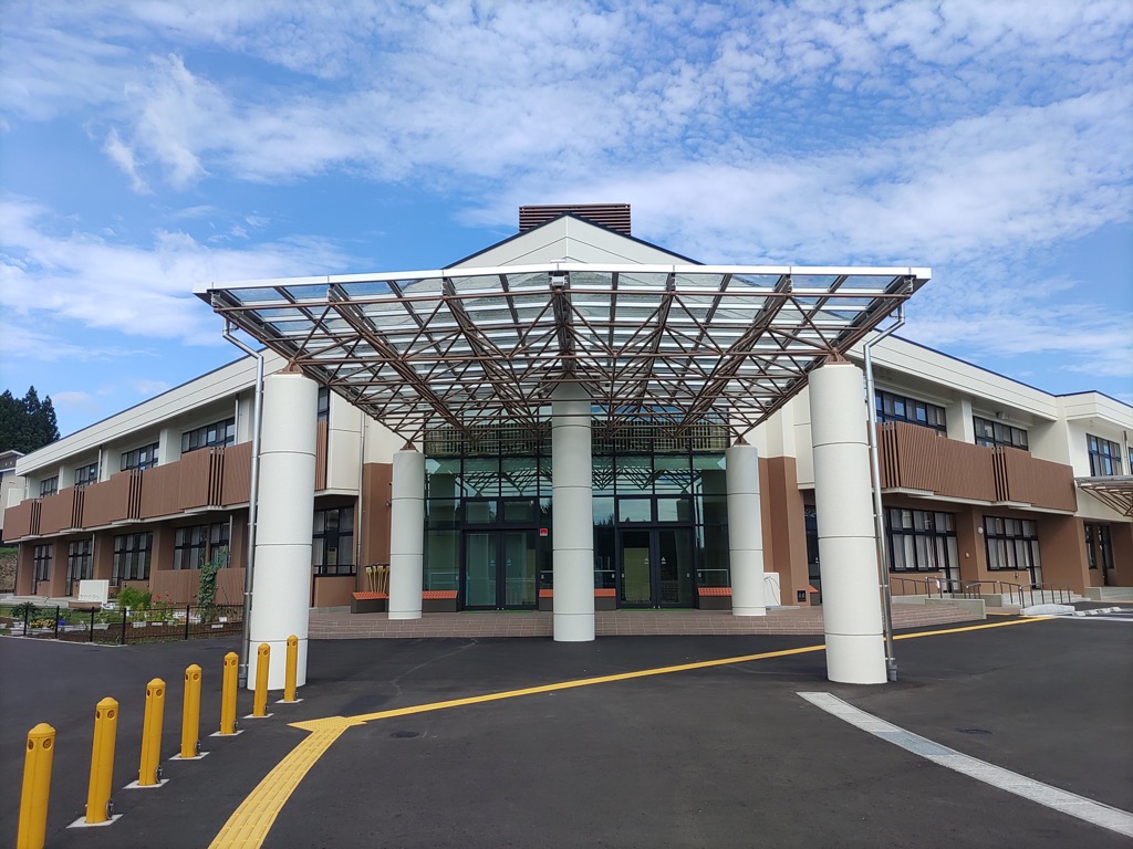 野田小学校新校舎の正面玄関