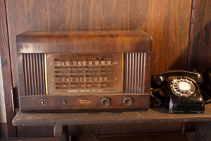 昔の真空管式ラジオ