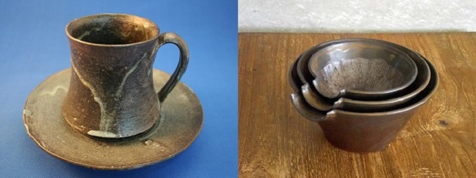 左：のだ焼で造られた土色のコーヒーカップのセットの写真、右：注ぎ口のある器で、こげ茶色の大中小の3個の、のだ焼の器が重ねられている写真
